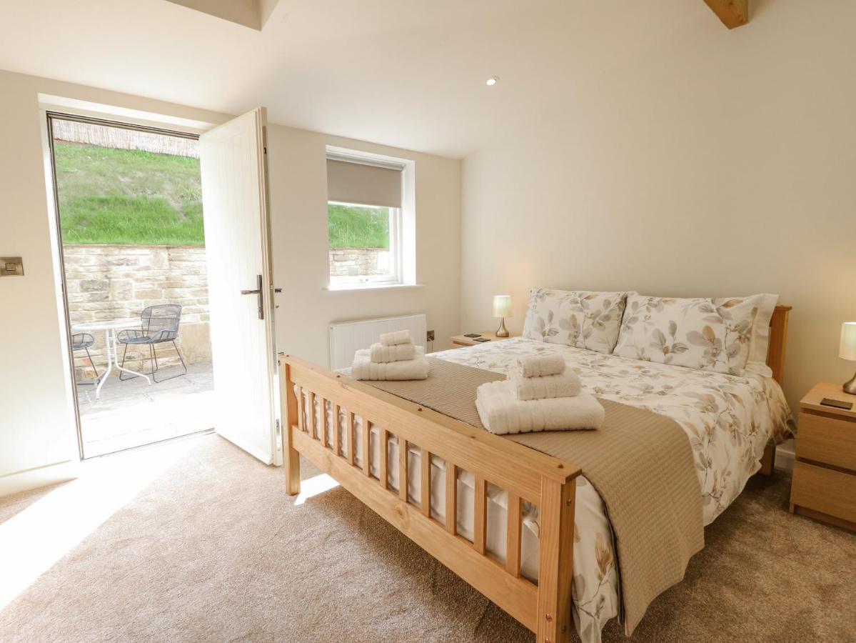 3 Barn Cottages Halifax Bagian luar foto