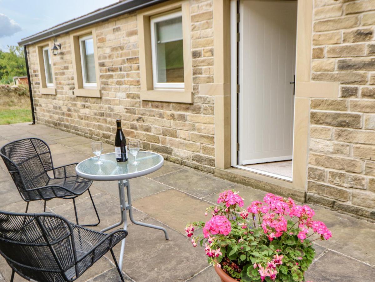 3 Barn Cottages Halifax Bagian luar foto